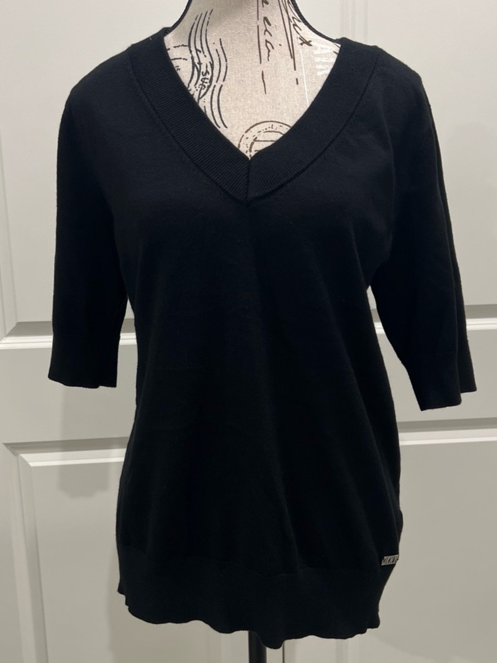 DKNY Black V-Neck Sweater, size large